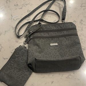 Baggallini Grey Leopard Print bag purse crossbody